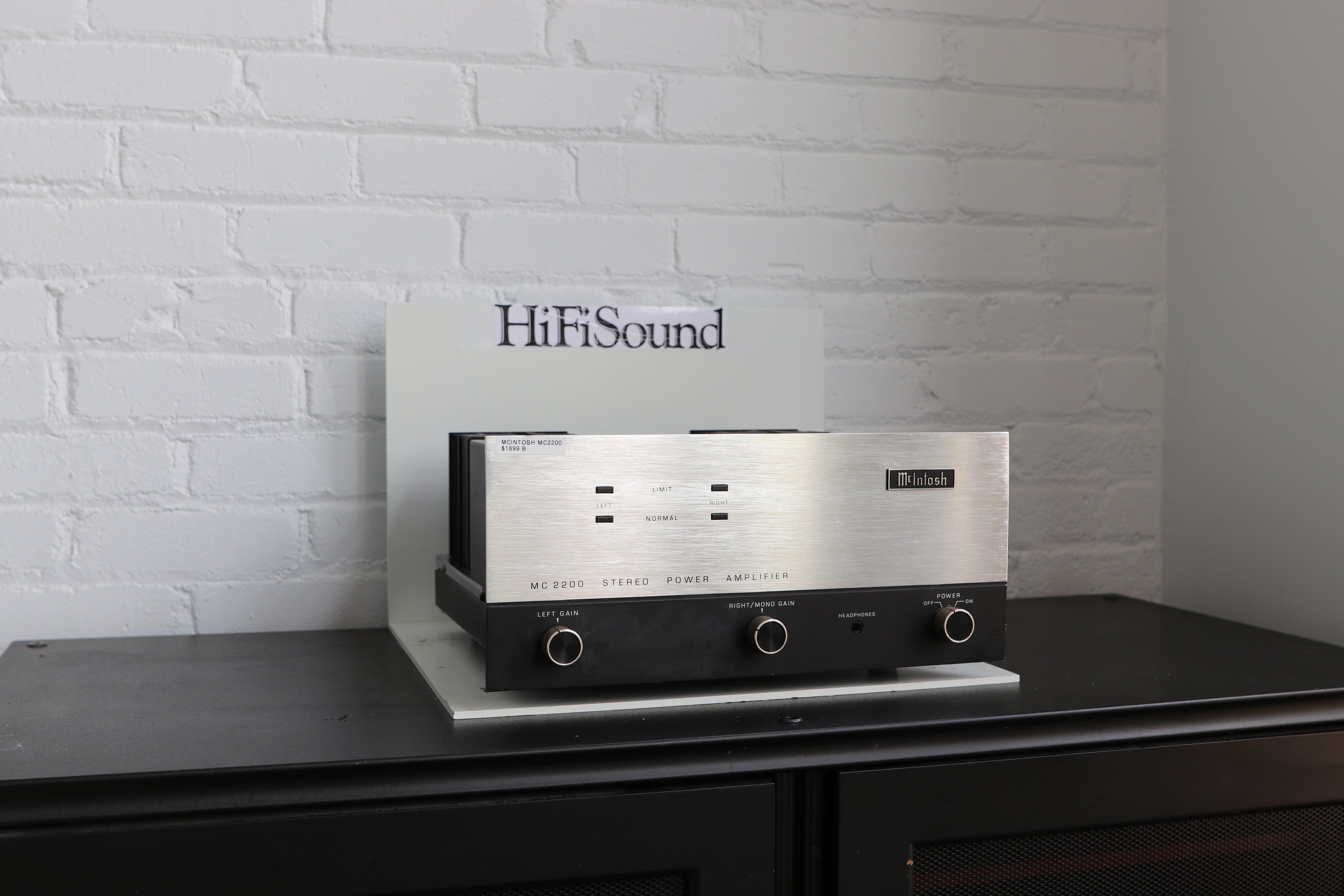 McIntosh MC2200 - $1,899